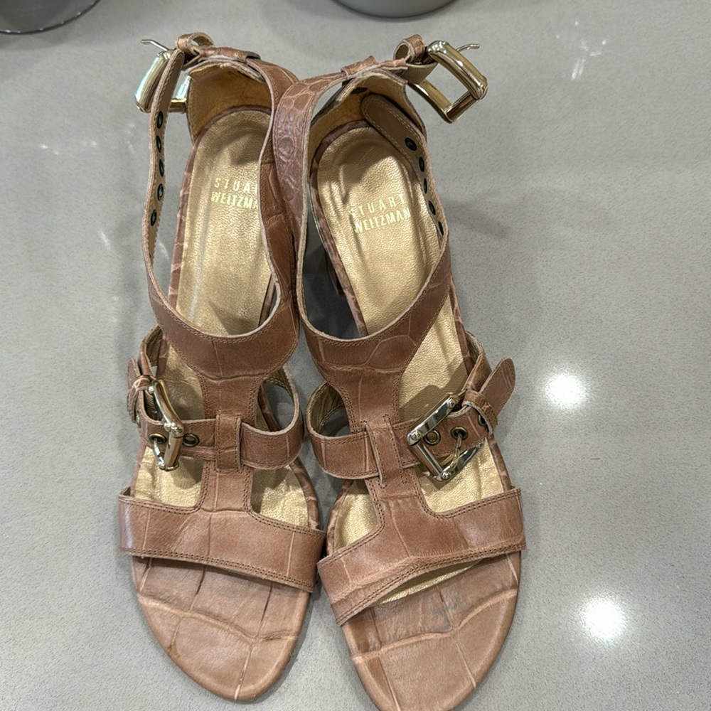 Stuart Weitzman tan Croc-embossed sandals, 8N